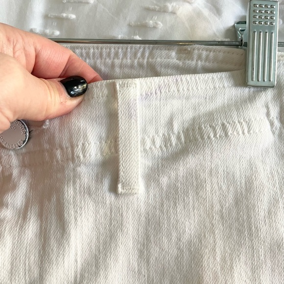 Paige Nellie Cropped Jeans in Crisp White - Picture 13 of 14